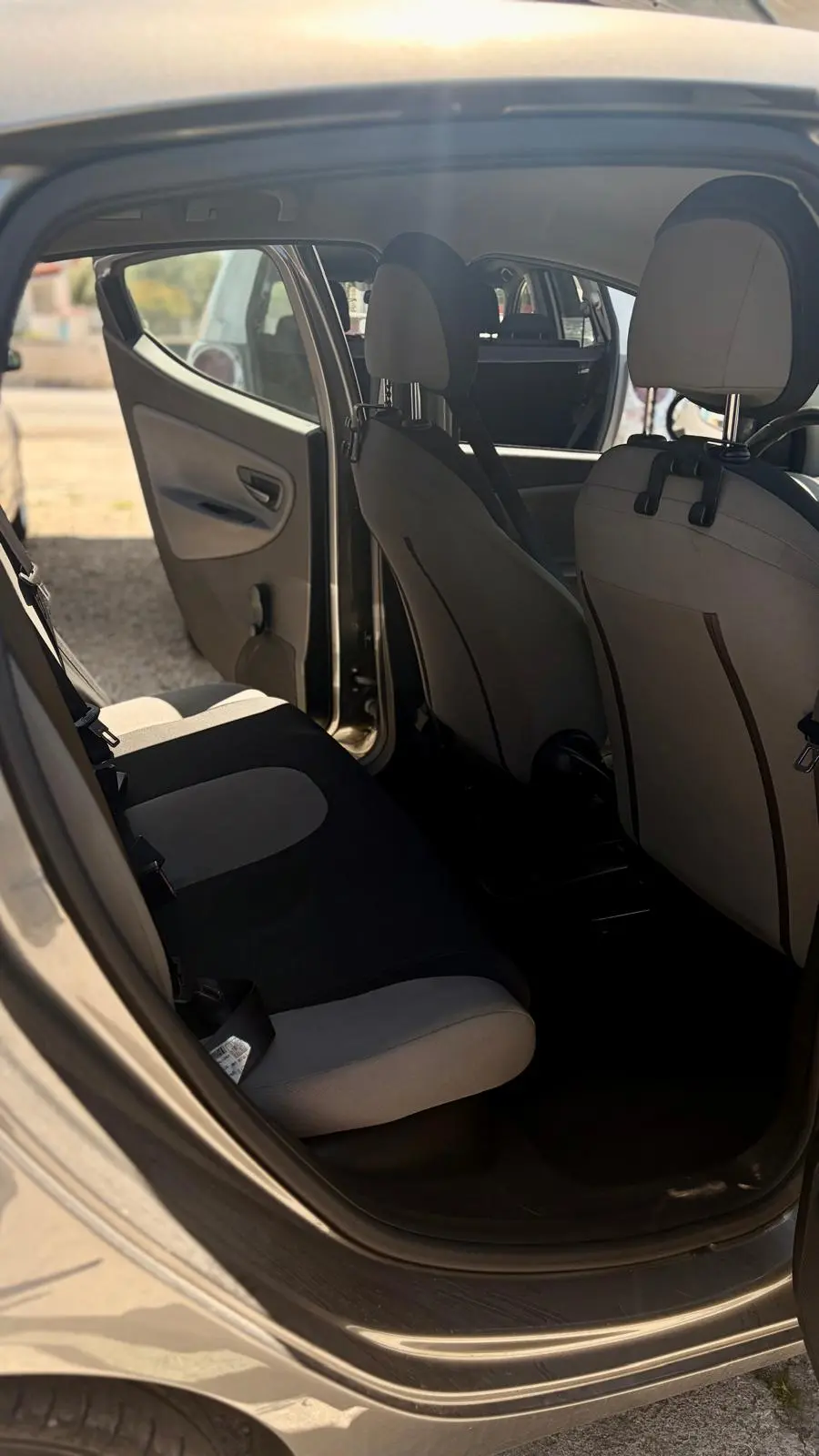 Lancia Ypsilon Outro 8