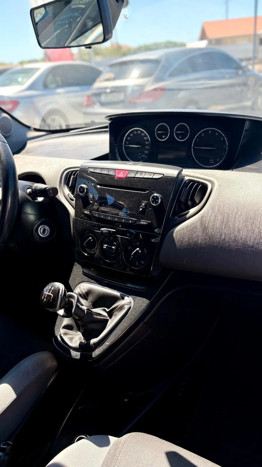Lancia Ypsilon Outro 2