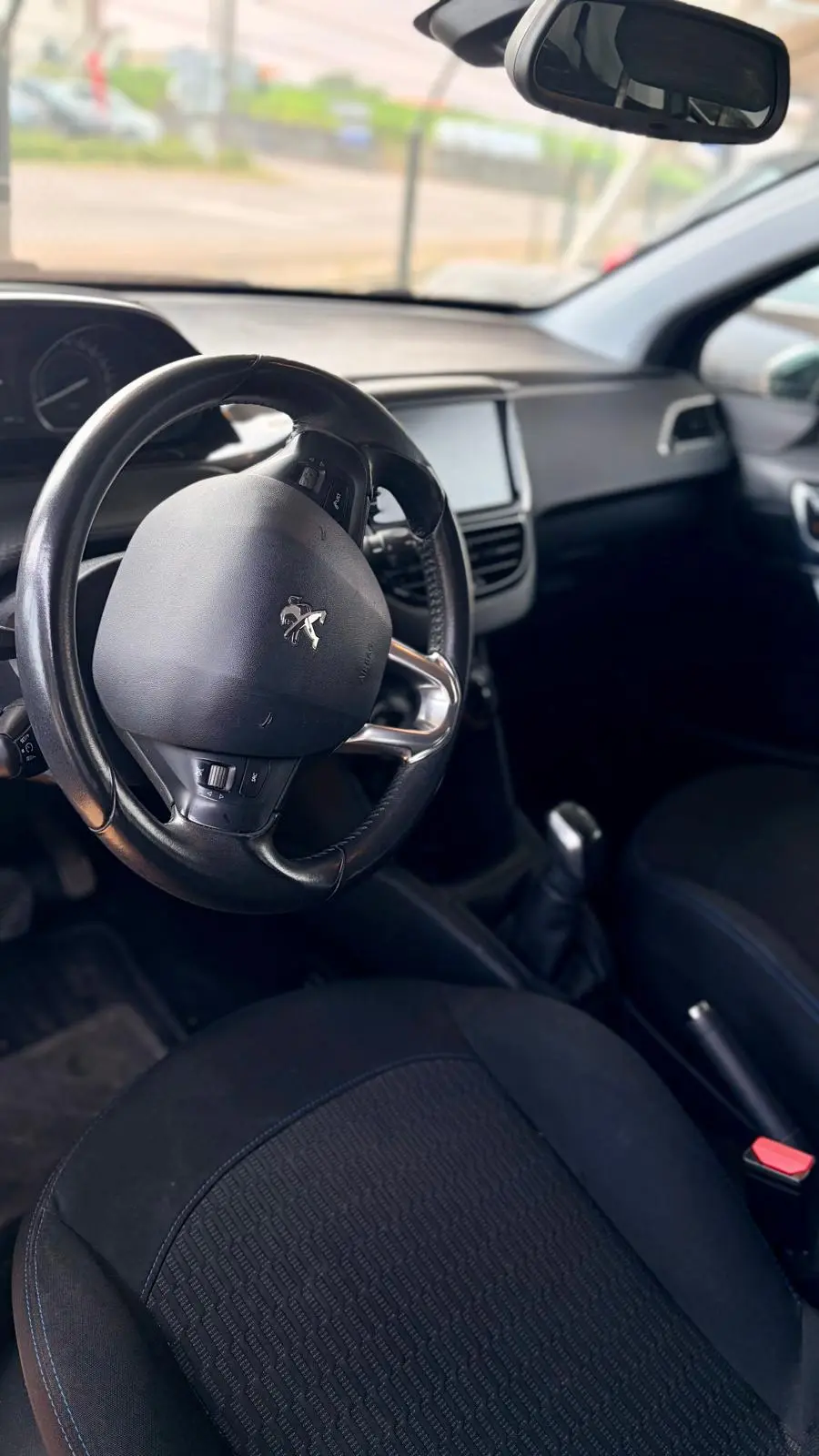 Peugeot 208 1.2 VTi SE Style 9