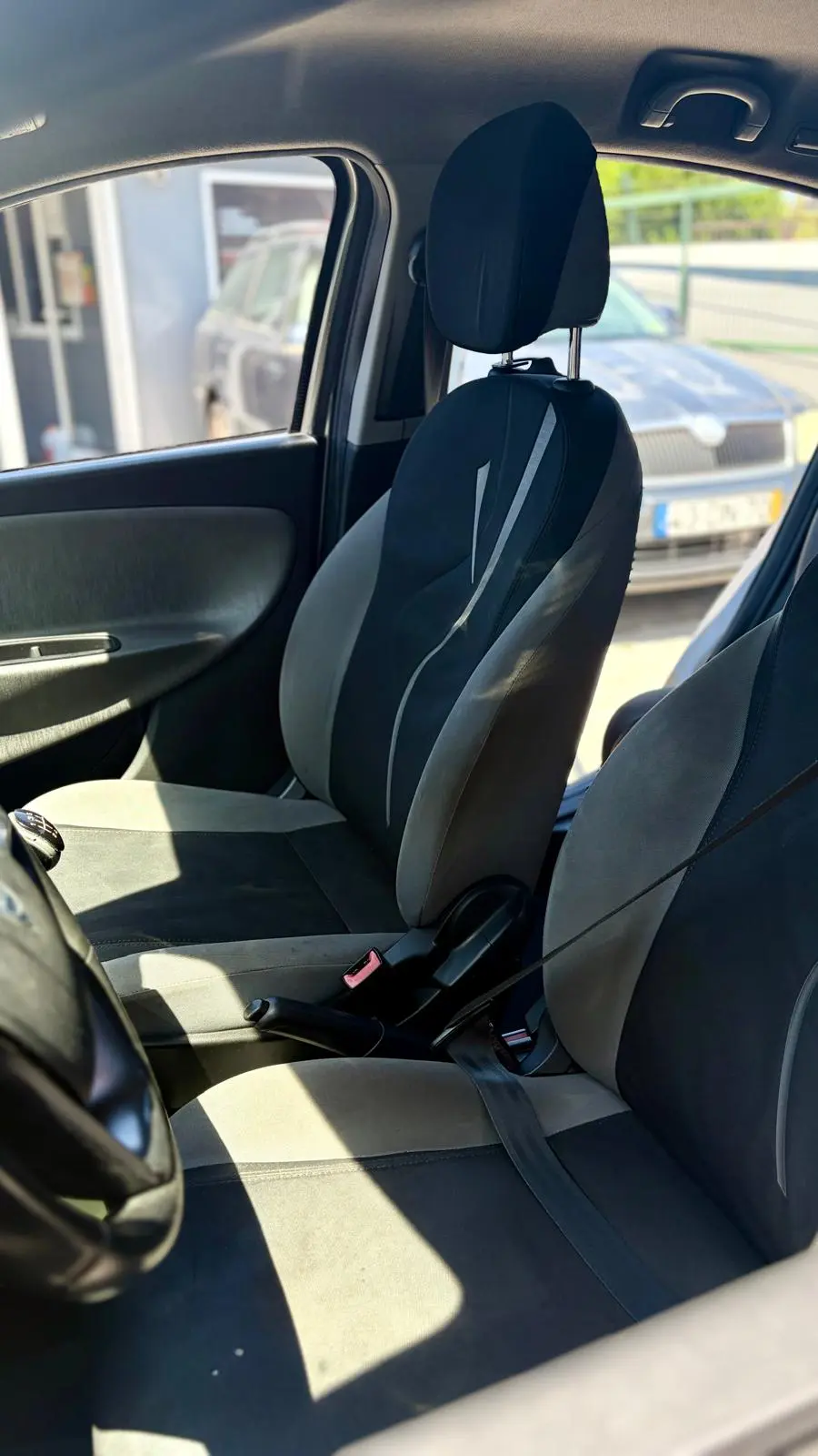 Lancia Ypsilon Outro 11