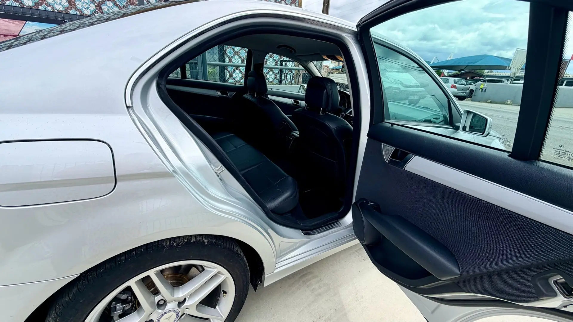 Mercedes-Benz C 200 Outro 10