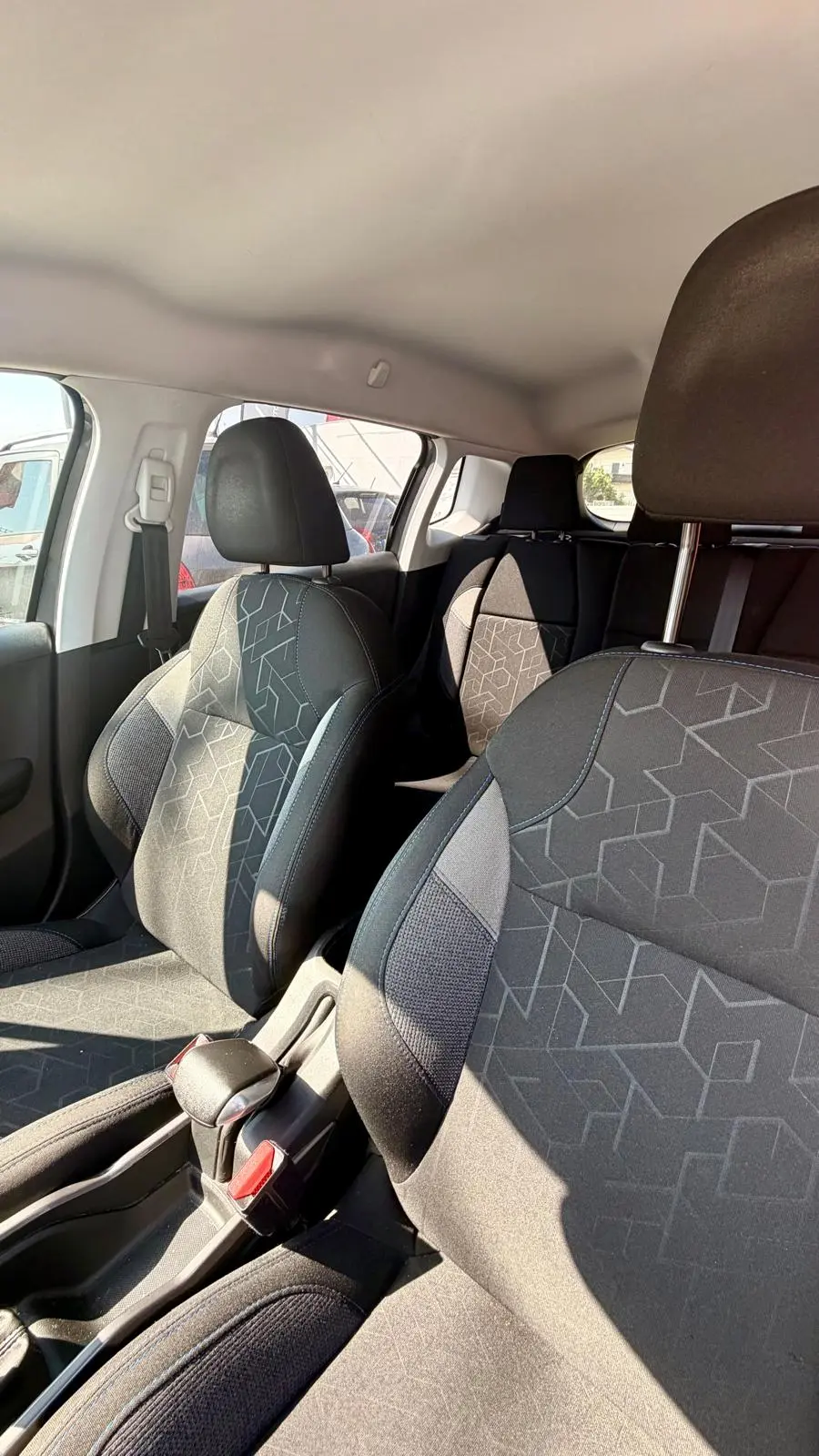 Peugeot 2008 Outro 9