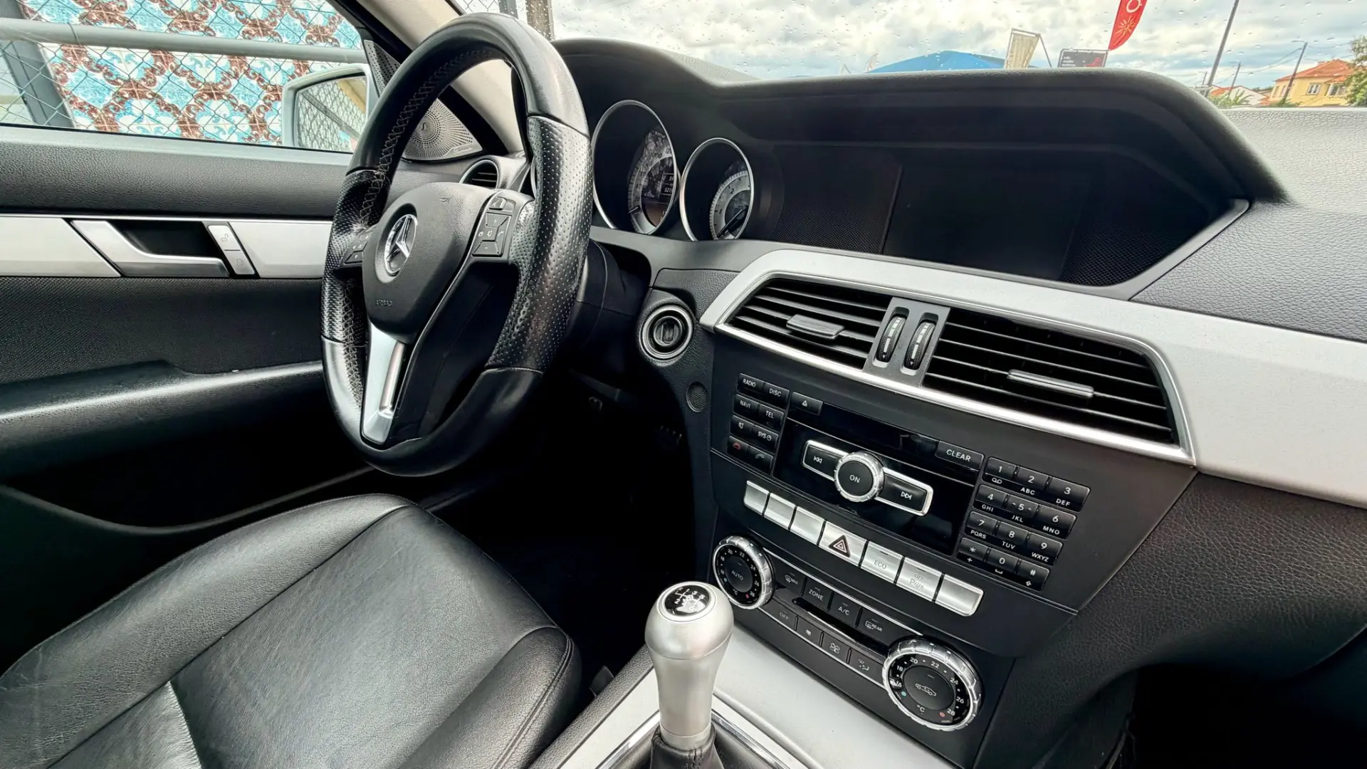 Mercedes-Benz C 200 Outro 11