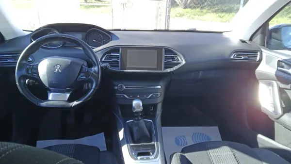 Peugeot 308 1.6 BlueHDi Allure 9