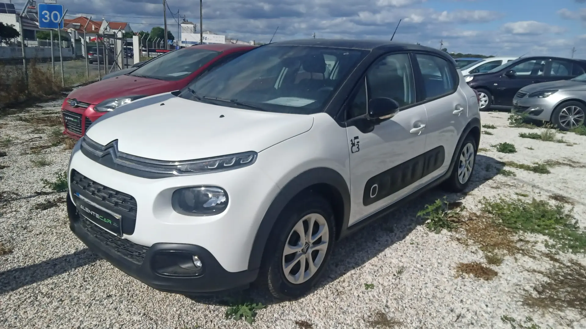 Citroen C3 1.2 PureTech Shine 1