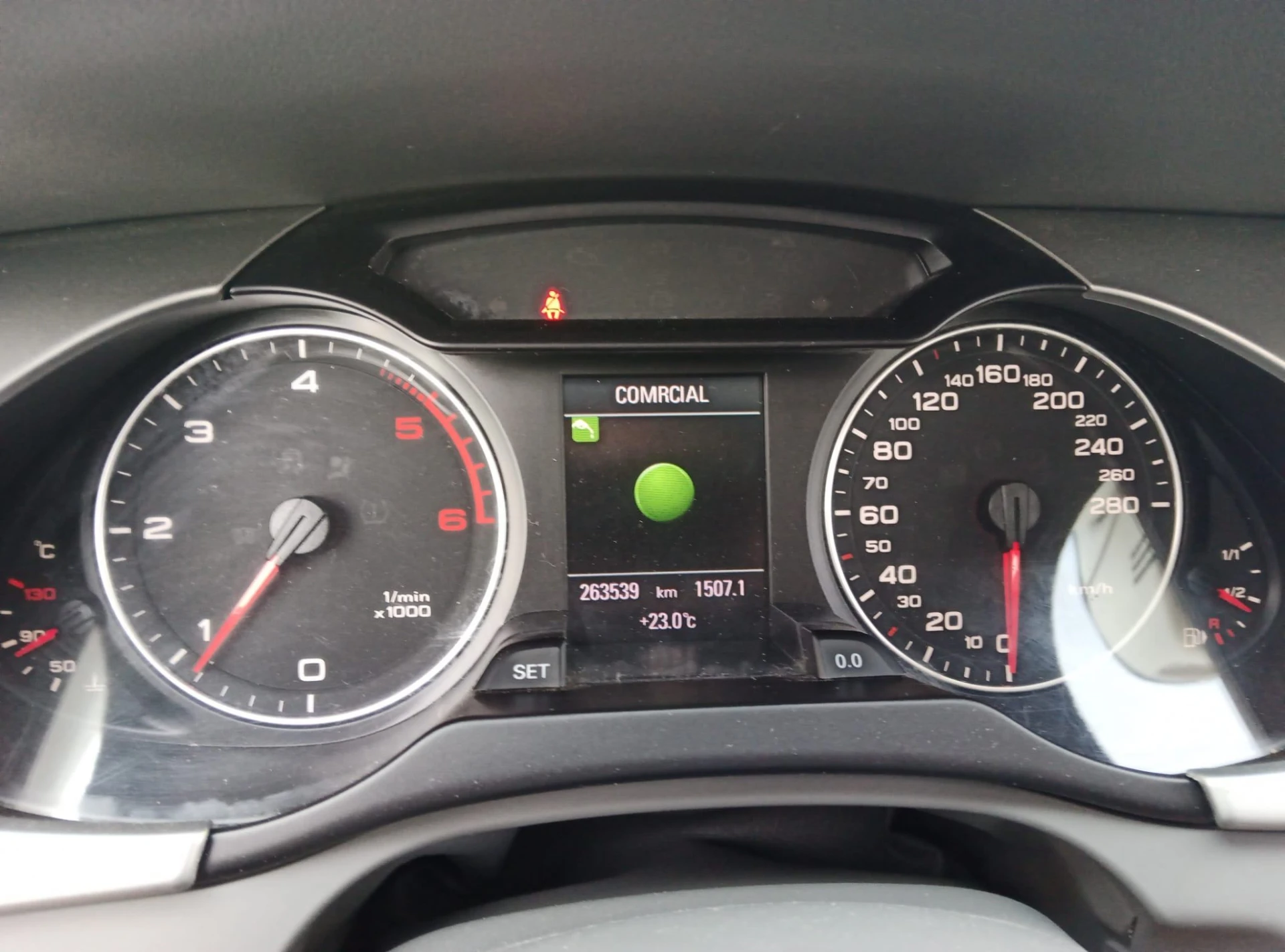 Audi A4 Avant 2.0 TDI exclusive 9