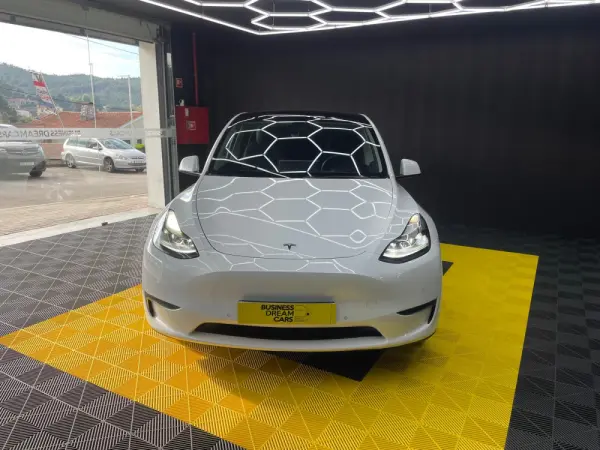 Tesla Model Y Long-Range RWD 5