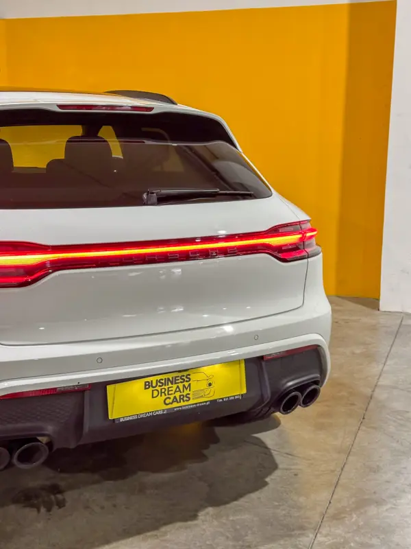 Porsche Macan T 17