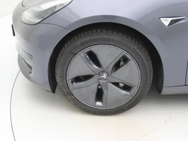 Tesla Model 3 Standard Range Plus RWD 29