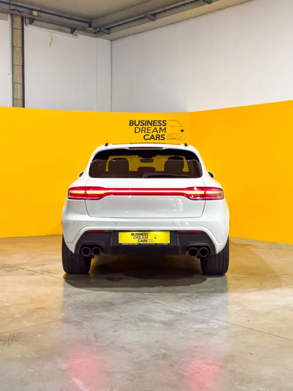Porsche Macan T 18