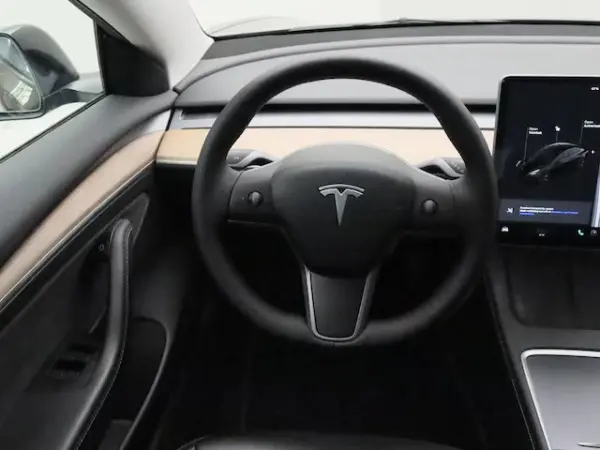 Tesla Model 3 Standard Range Plus RWD 17