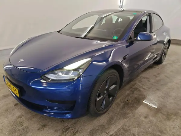 Tesla Model 3 Standard Range Plus RWD 2