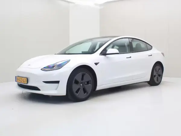 Tesla Model 3 Standard Range Plus RWD 2
