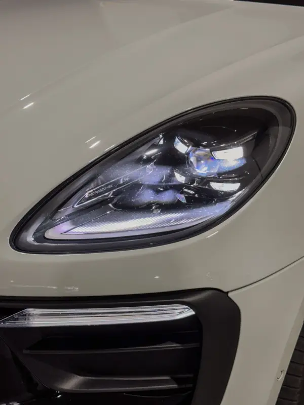 Porsche Macan T 14