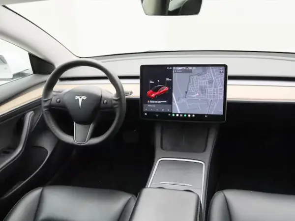Tesla Model 3 Standard Range Plus RWD 3