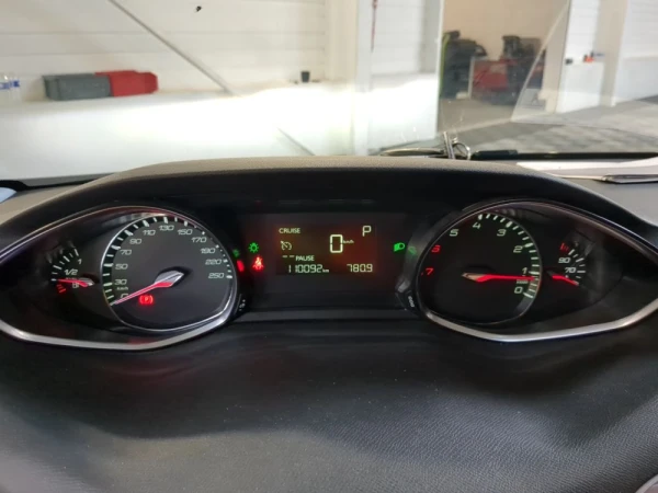 Peugeot 308 1.2 PureTech Allure EAT6 9