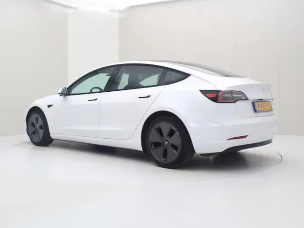 Tesla Model 3 Standard Range Plus RWD 5