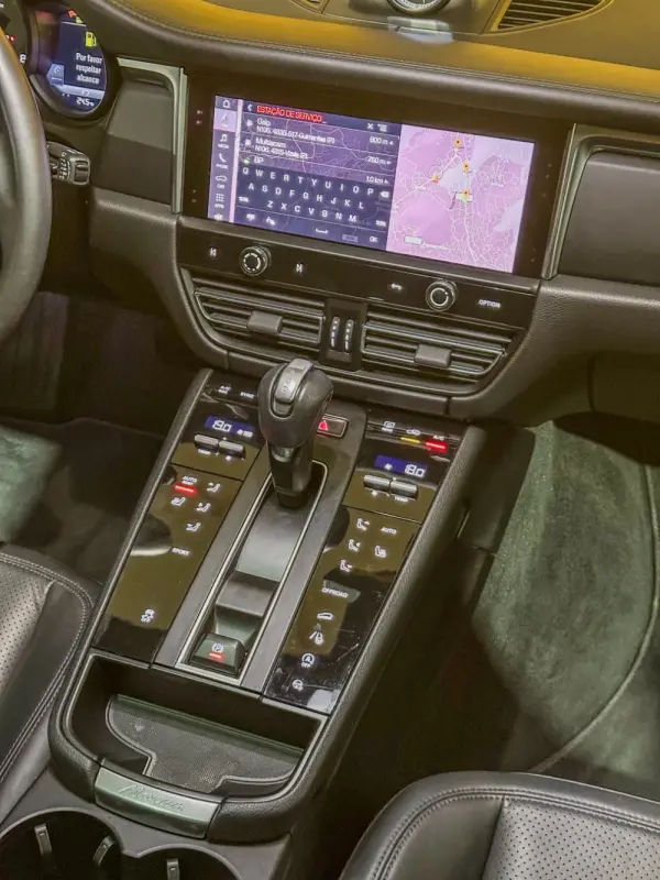 Porsche Macan T 8