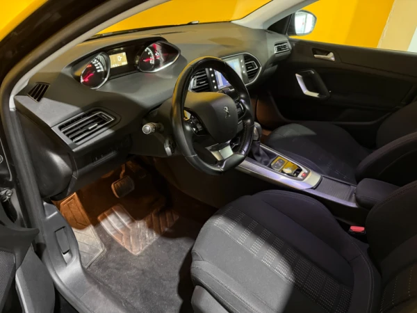 Peugeot 308 1.2 PureTech Allure EAT6 23