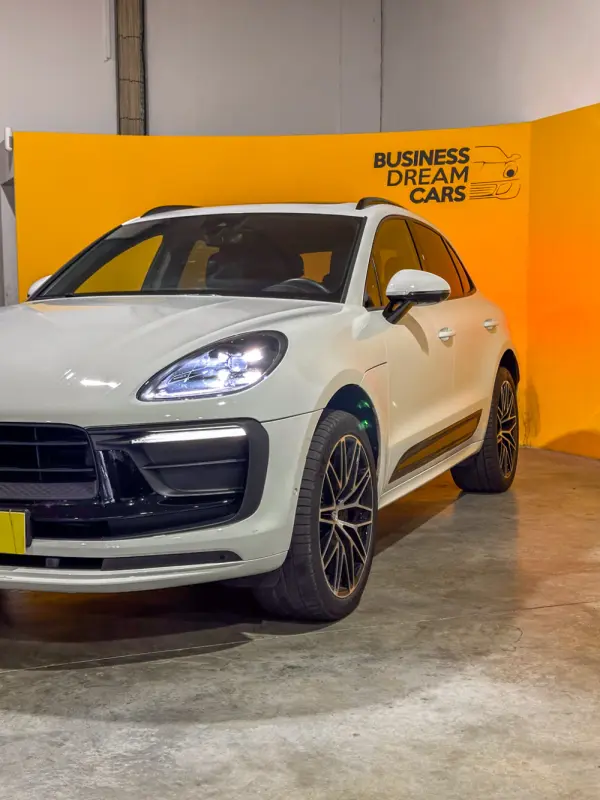 Porsche Macan T 10