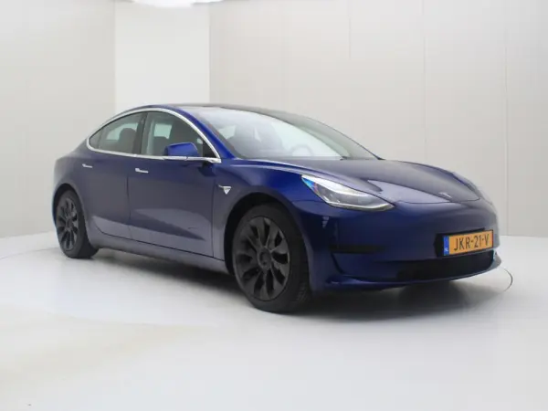 Tesla Model 3 Standard RWD 21