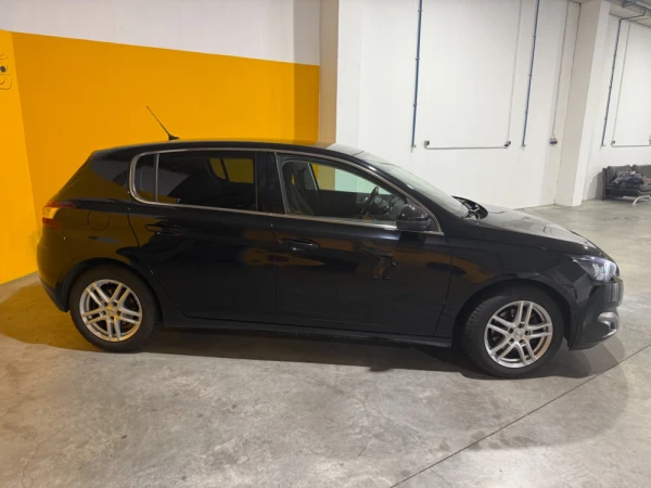 Peugeot 308 1.2 PureTech Allure EAT6 15