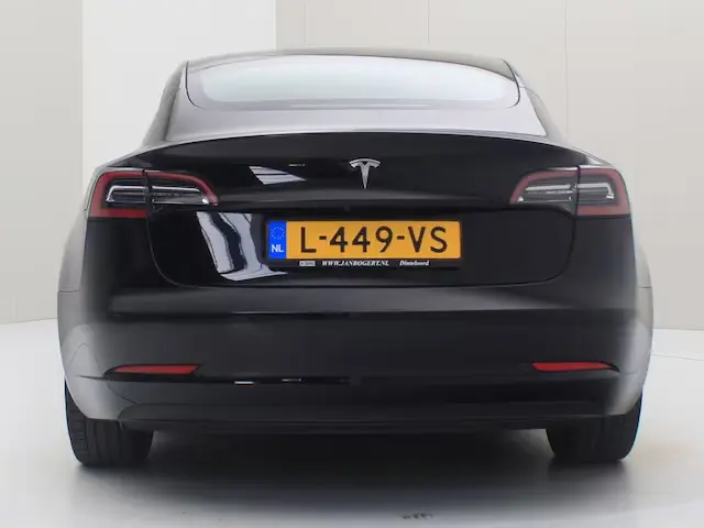 Tesla Model 3 Standard Range Plus RWD 5