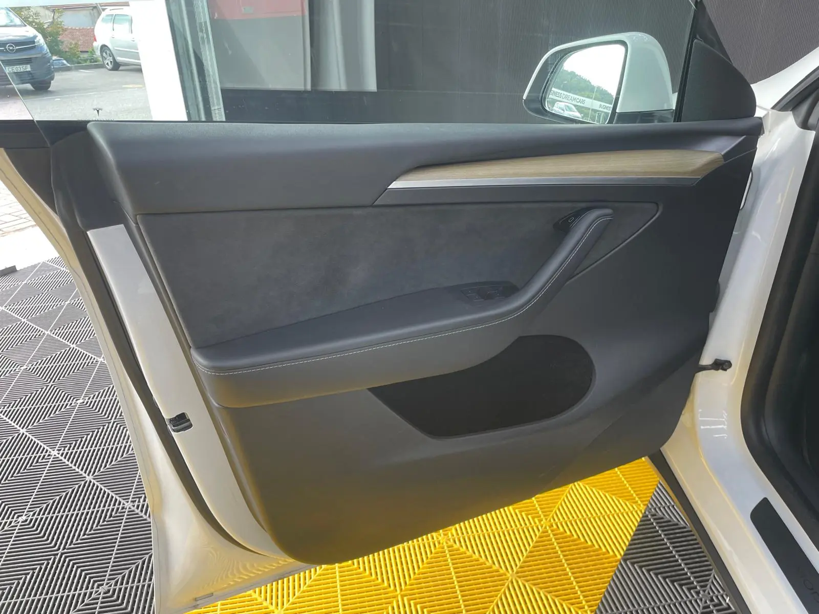 Tesla Model Y Long-Range RWD 11