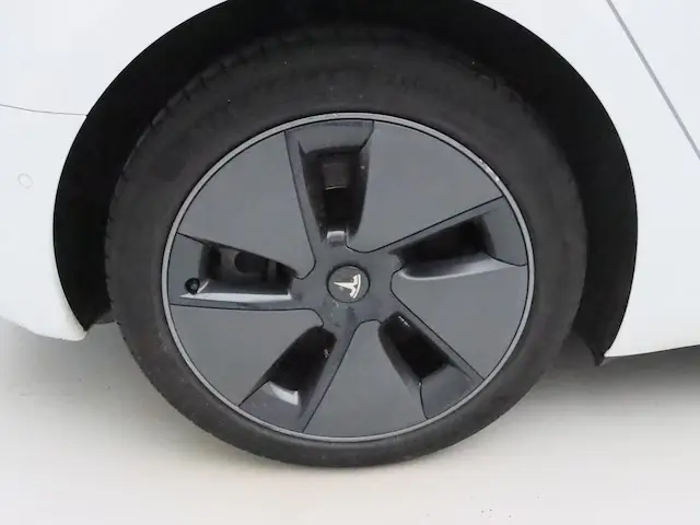 Tesla Model 3 Standard Range Plus RWD 11
