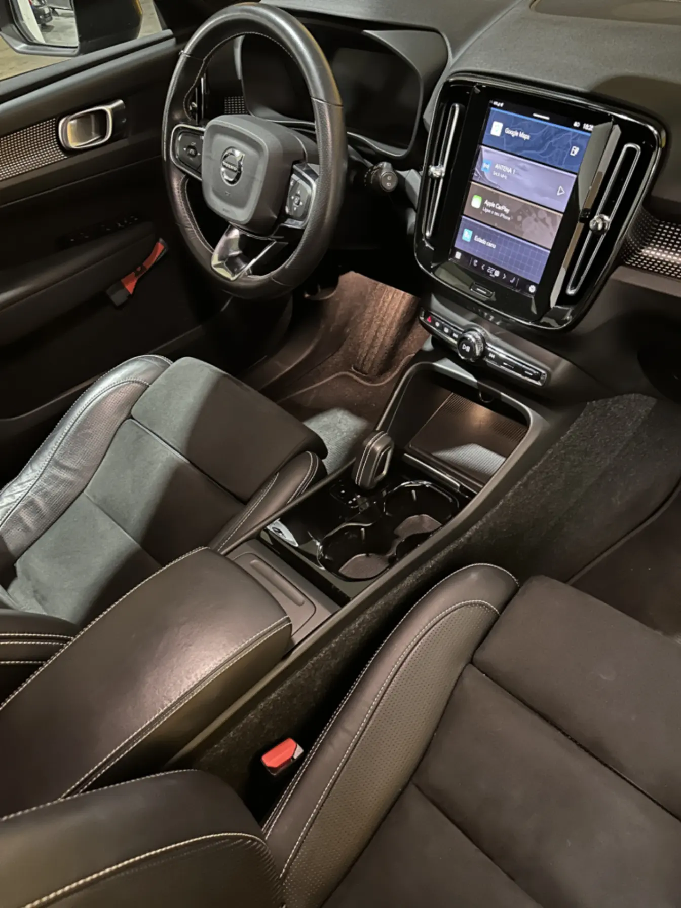 Volvo XC 40 P8 AWD Recharge RDesign 2
