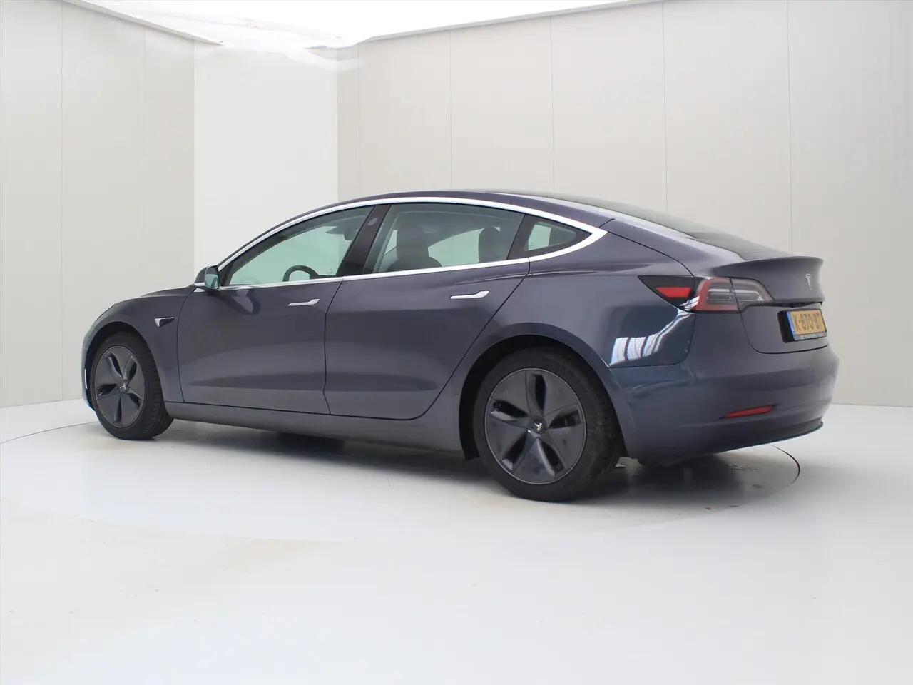 Tesla Model 3 Standard Range Plus RWD 21
