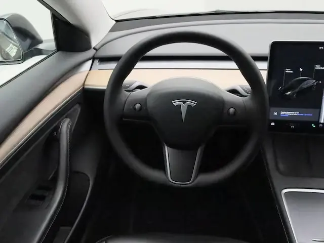 Tesla Model 3 Standard Range Plus RWD 17