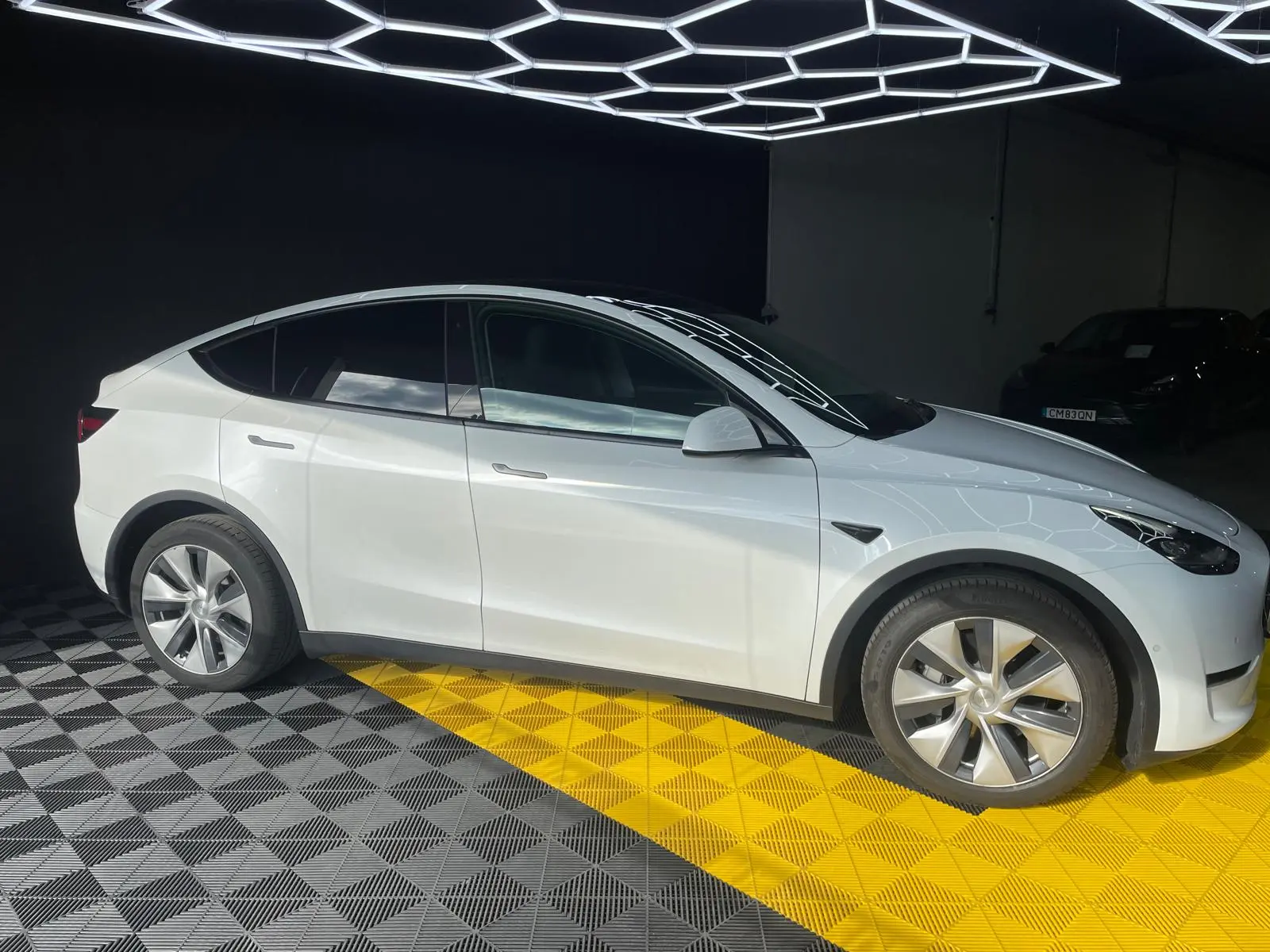 Tesla Model Y Long-Range RWD 3