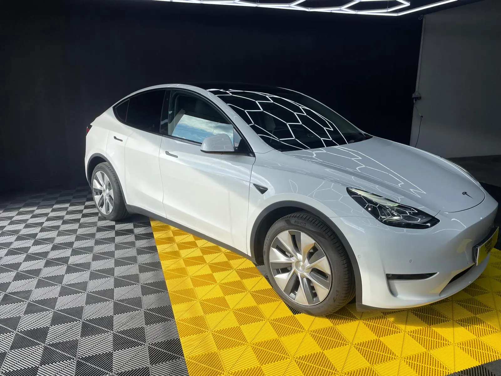 Tesla Model Y Long-Range RWD 1