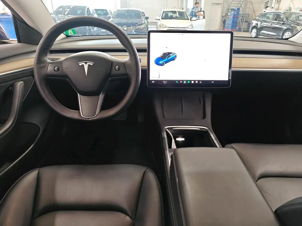 Tesla Model 3 Standard Range Plus RWD 4