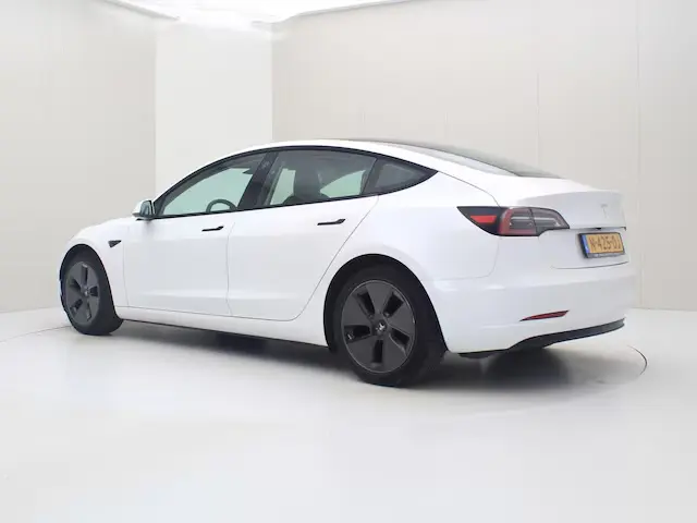 Tesla Model 3 Standard Range Plus RWD 5