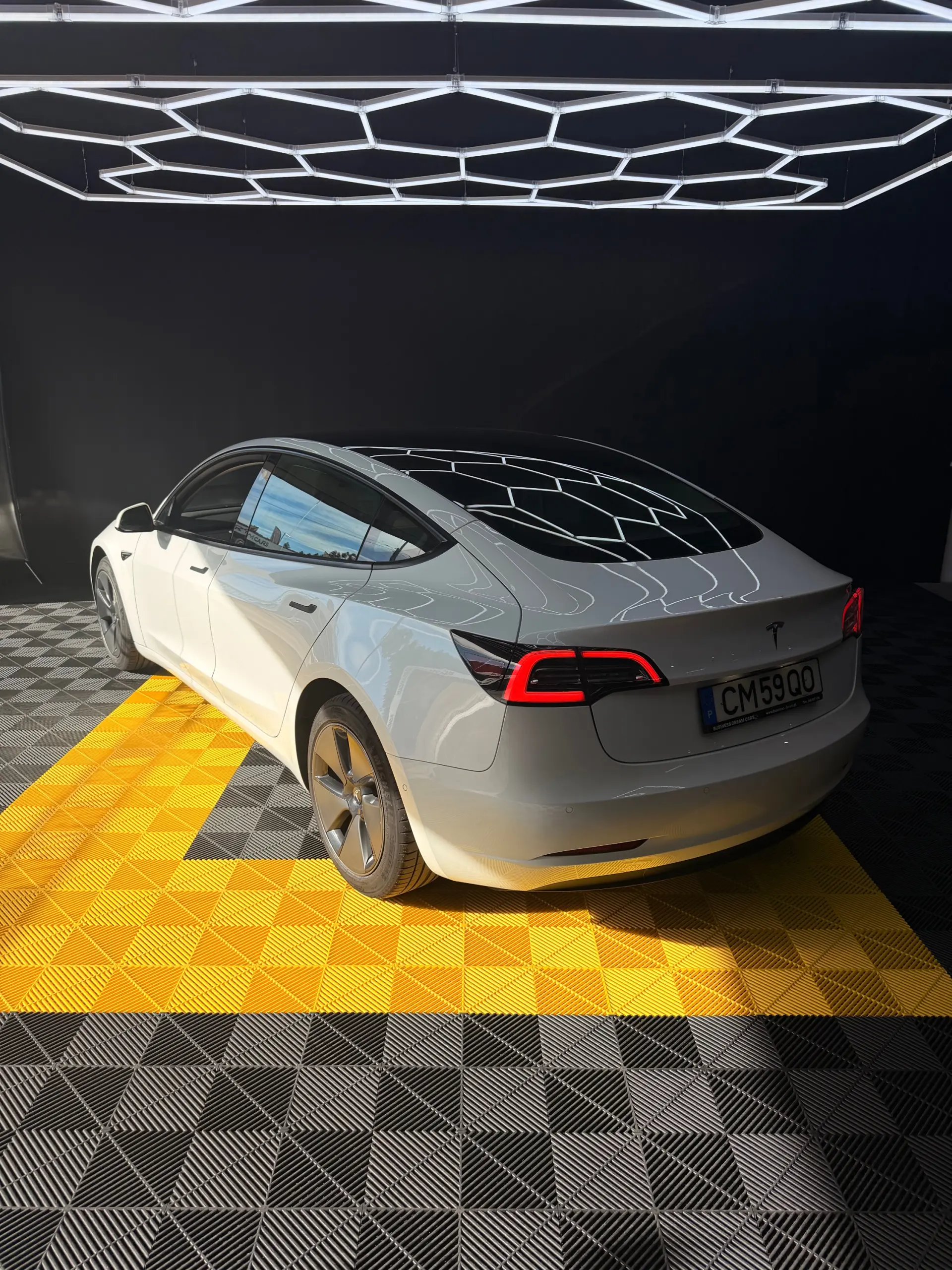 Tesla Model 3 Standard Range Plus RWD 9