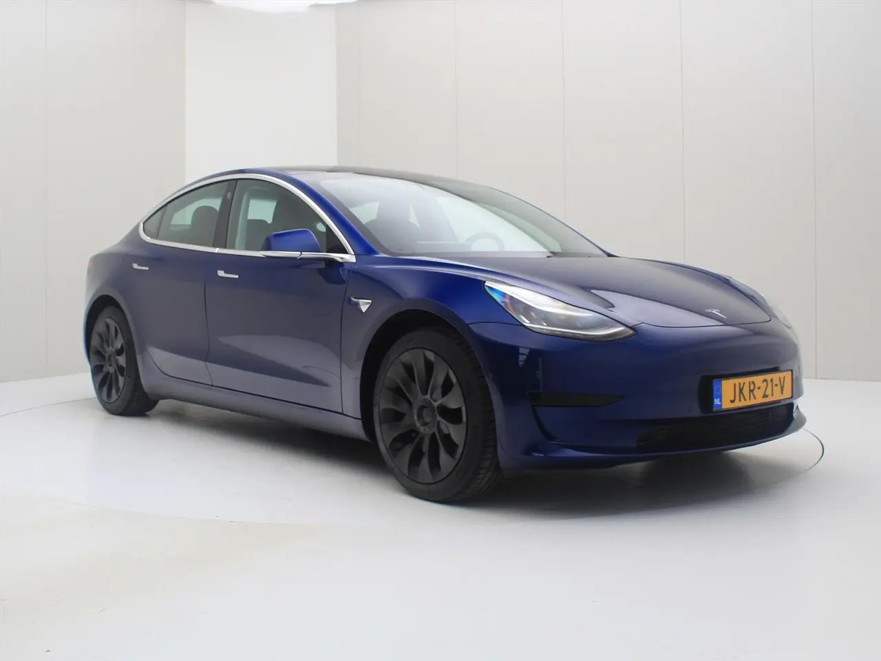Tesla Model 3 Standard RWD 21