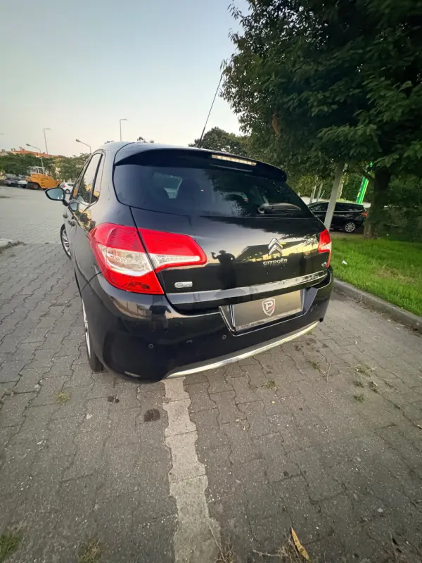 Citroen C4 1.6 HDi Attraction 8