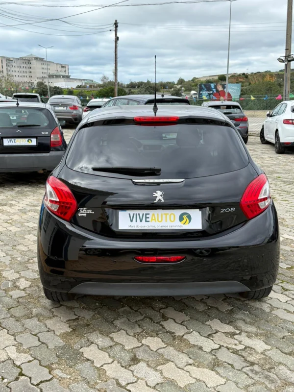 Peugeot 208 Outro 6