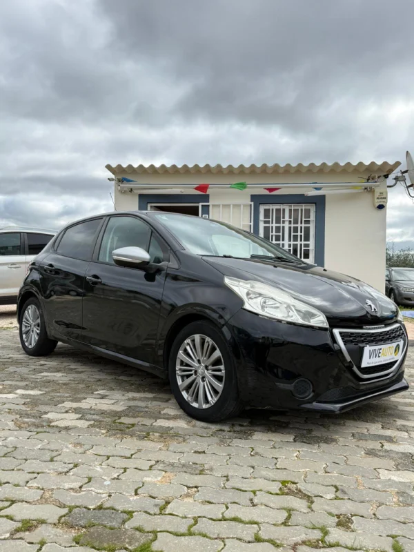 Peugeot 208 Outro 3