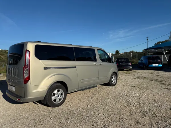 Ford Tourneo Custom 4