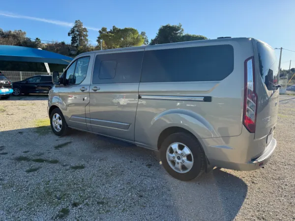 Ford Tourneo Custom 2