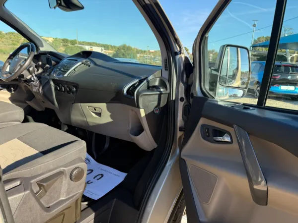 Ford Tourneo Custom 12