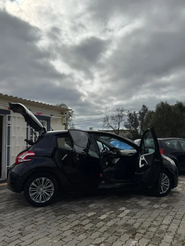 Peugeot 208 Outro 18