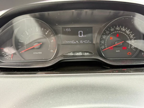 Peugeot 208 Outro 12