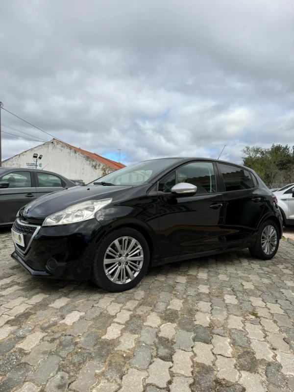 Peugeot 208 Outro 4