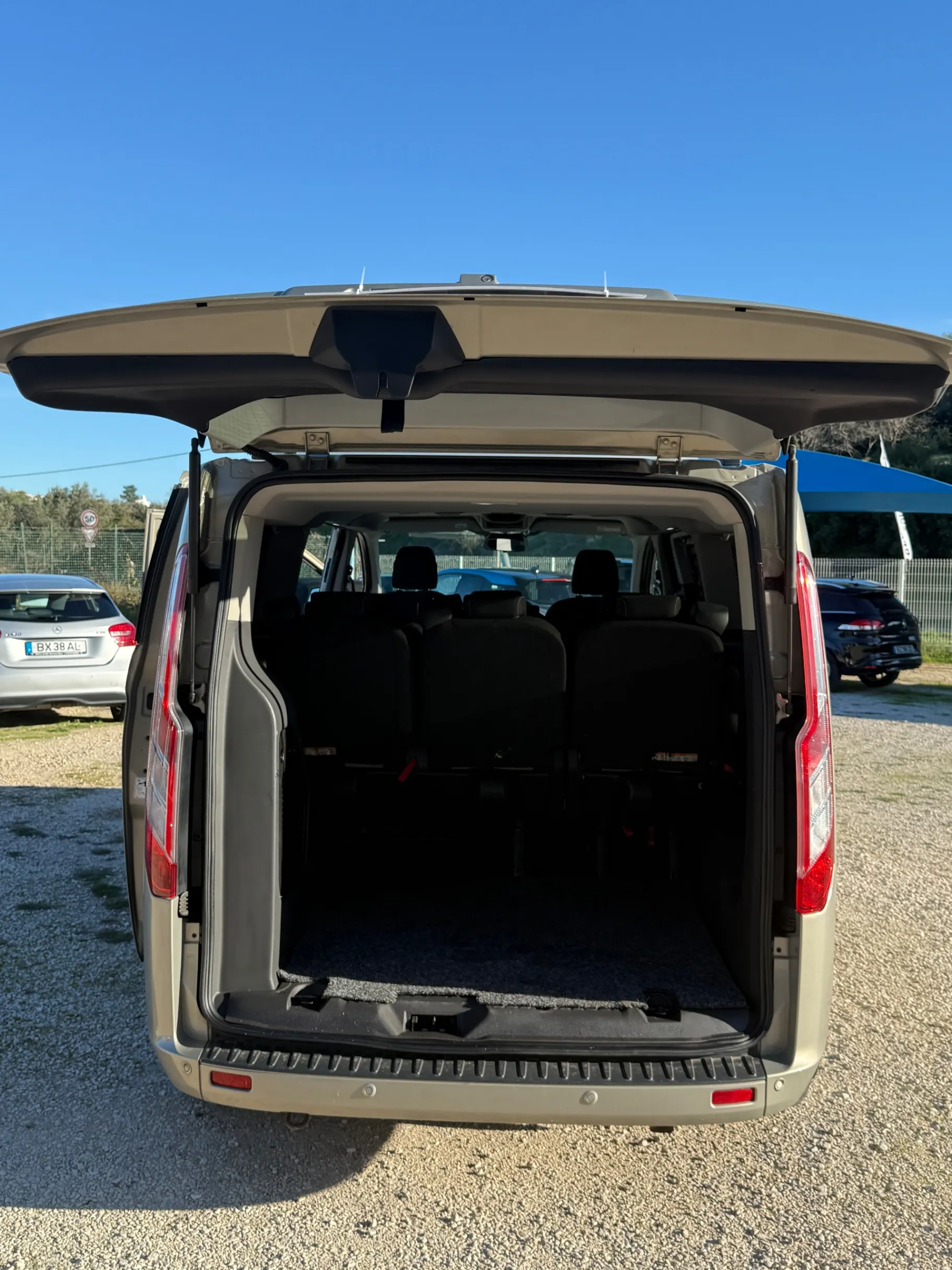 Ford Tourneo Custom 16