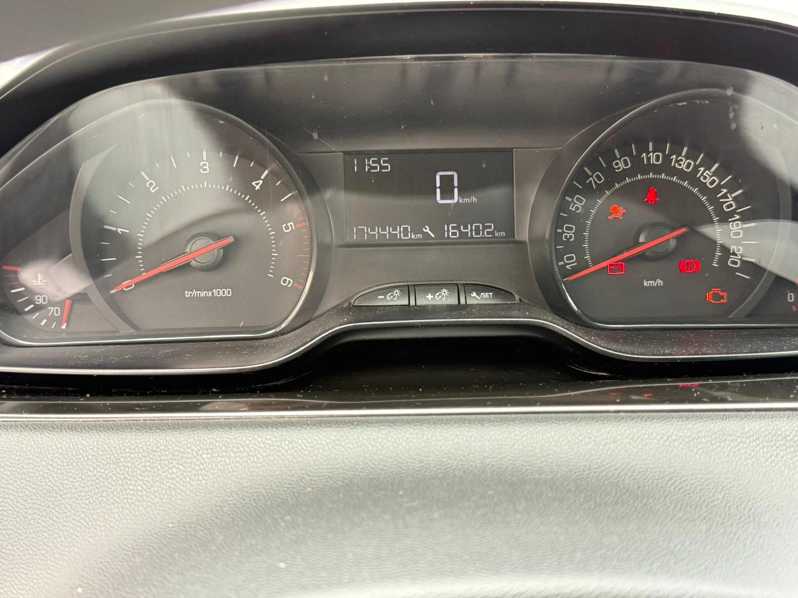 Peugeot 208 Outro 12