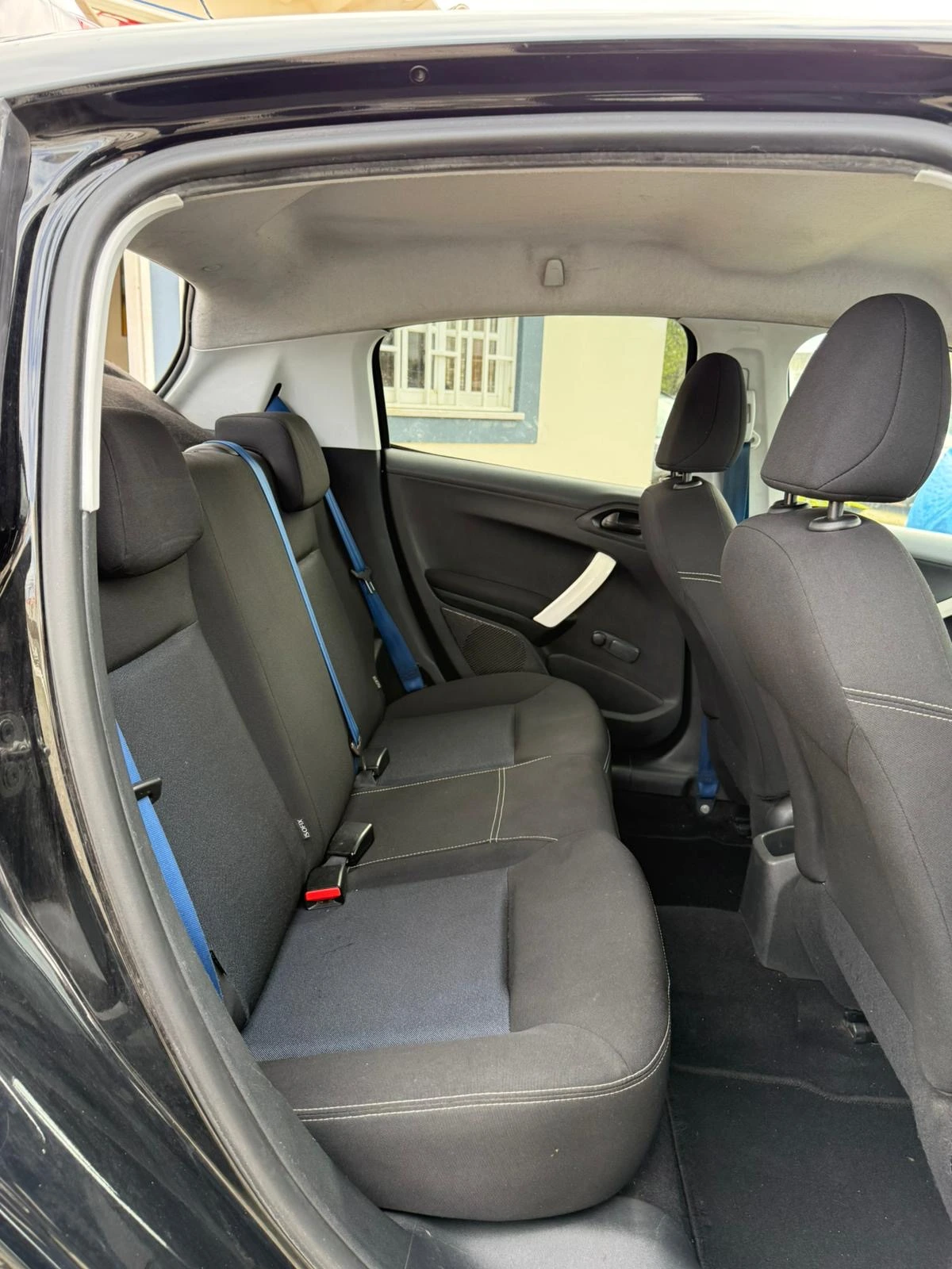 Peugeot 208 Outro 13